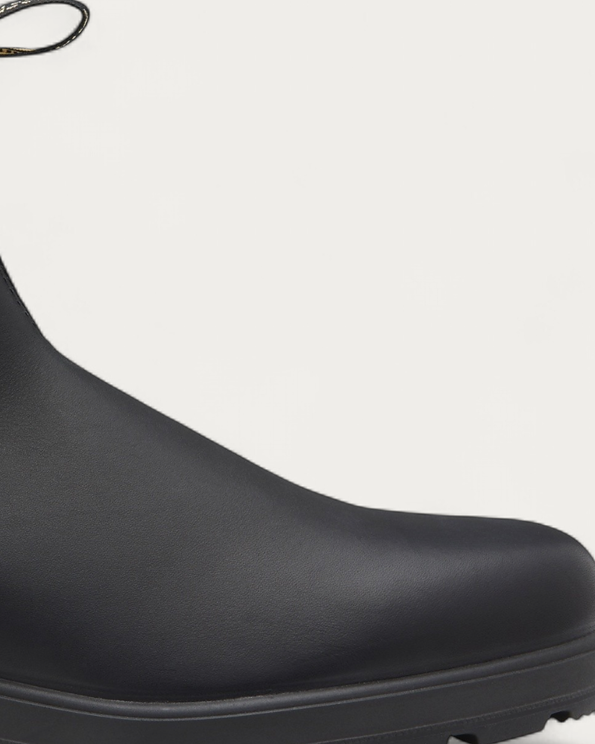 Blundstone 510 Black Leather Chelsea Boot smooth leather toe detail