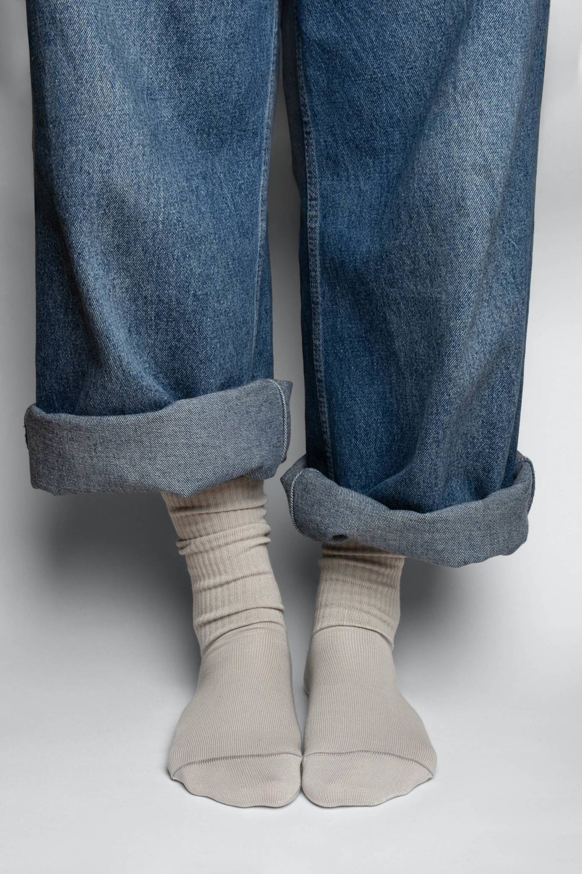 Aydo Studios Copenhagen socks in Pigeon, worn detail