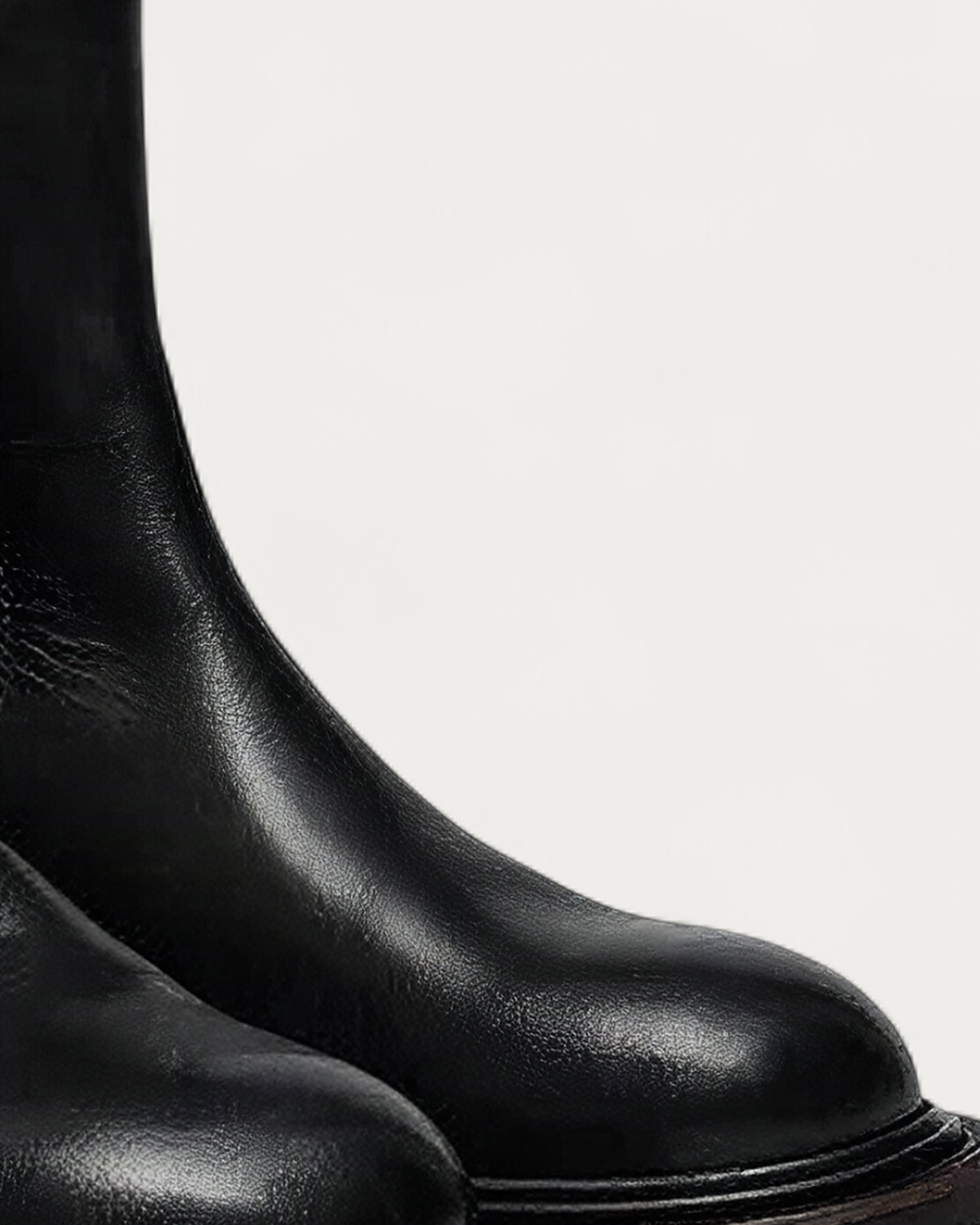 Pavement Panord Chelsea Boot smooth black leather toe detail