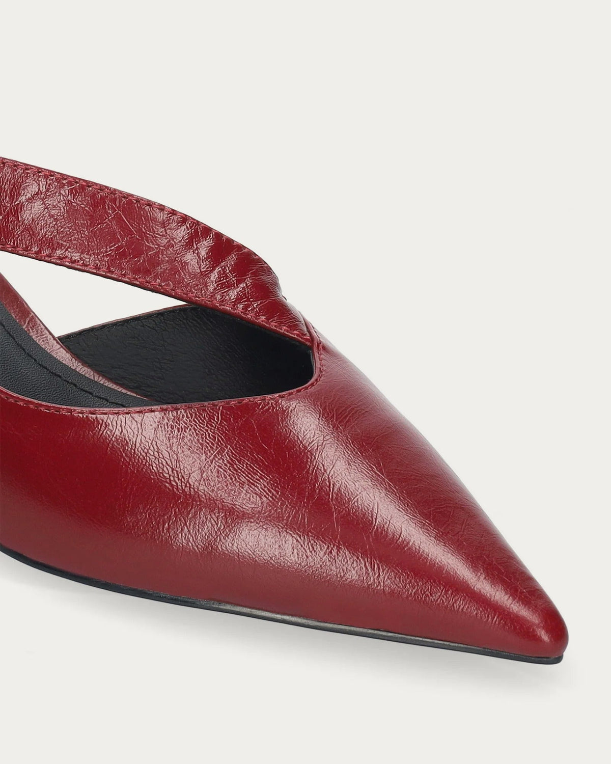 Bibi Lou Anouk Pump In Scarlett, close-up of the pointed toe