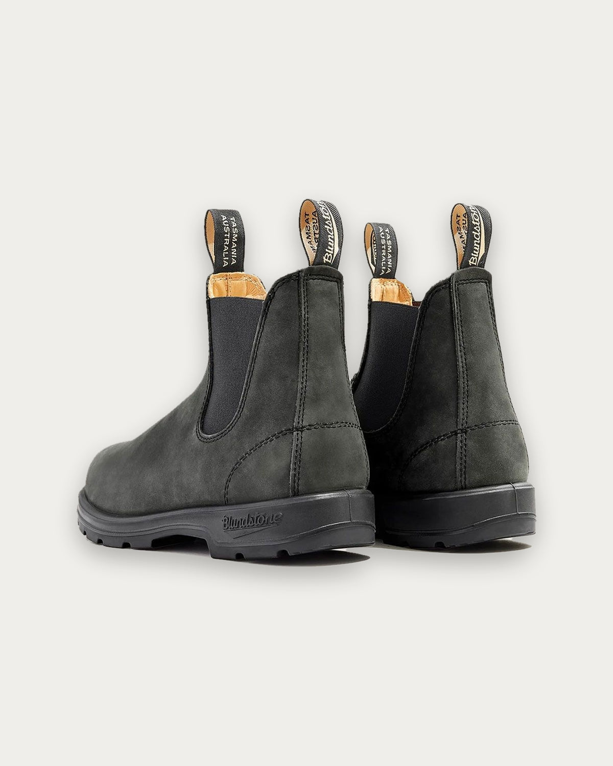 Blundstone 587 Rustic Black Chelsea Boots heel view with embossed Blundstone logo and double stitching