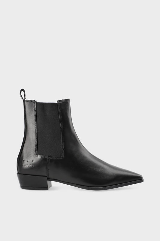 CPH294 Leather Black Pointed Chelsea boot