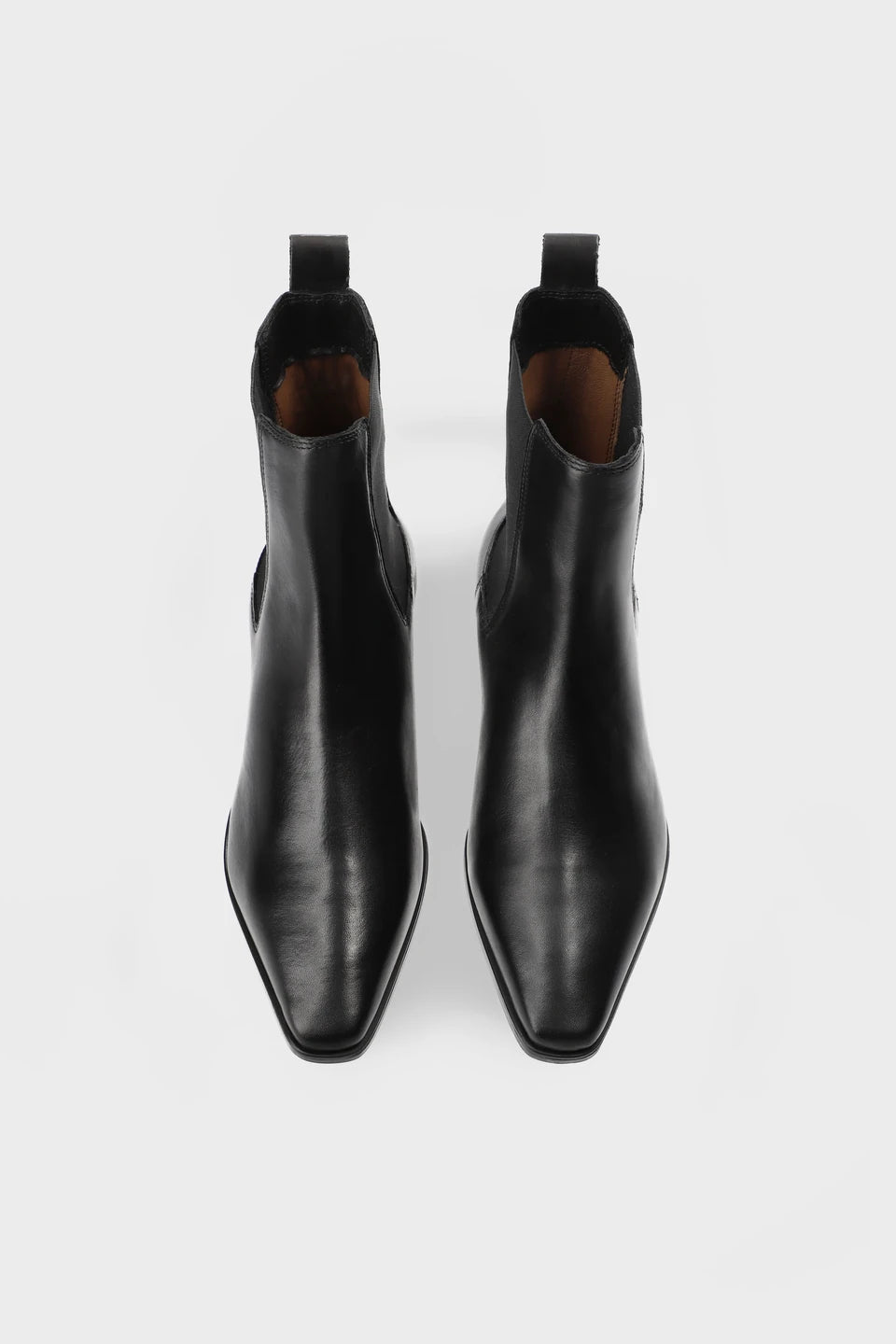 CPH294 Leather Black Pointed Chelsea boot