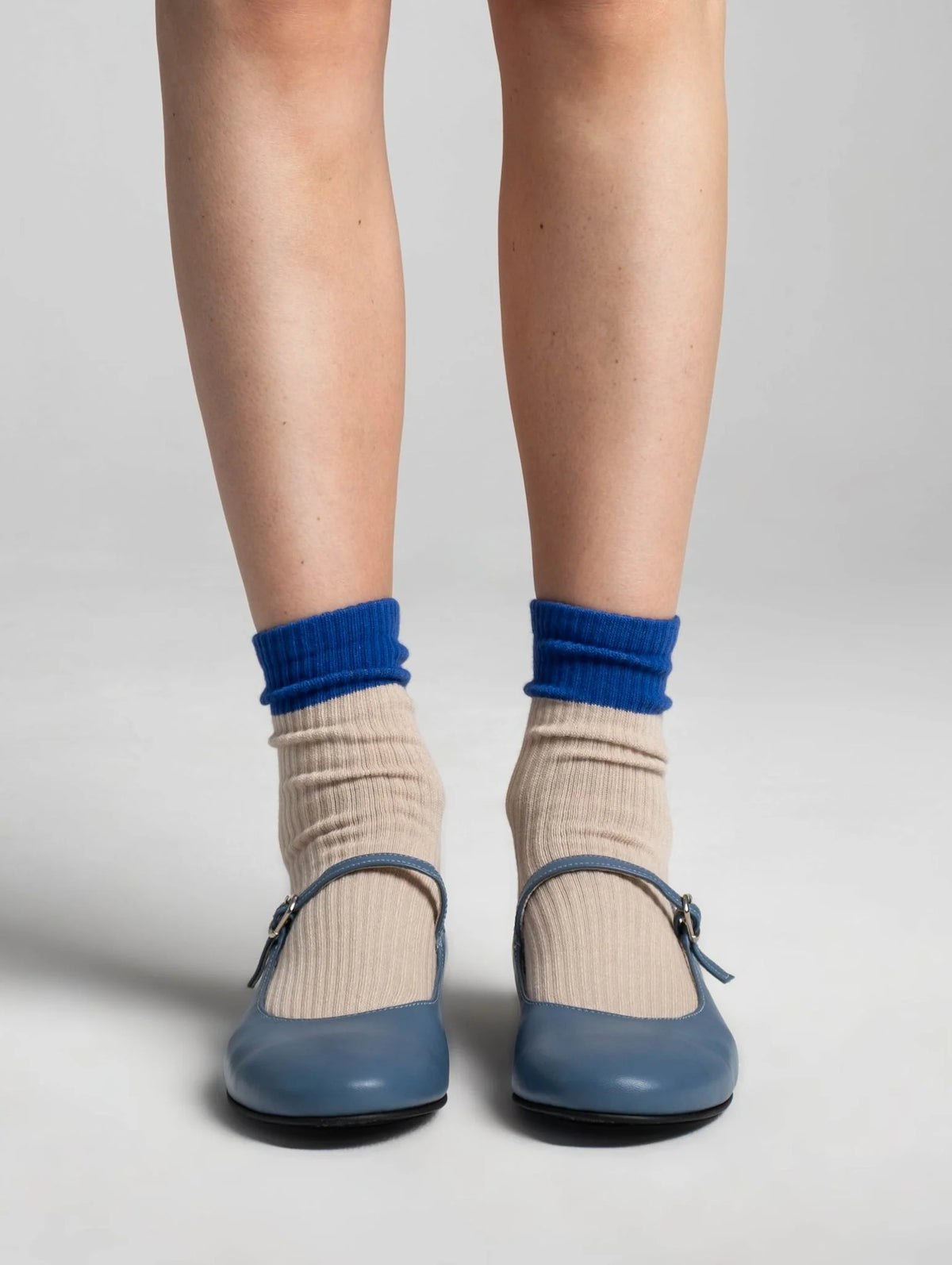 Aydo Studios Altai Route socks in Silent Dune, worn