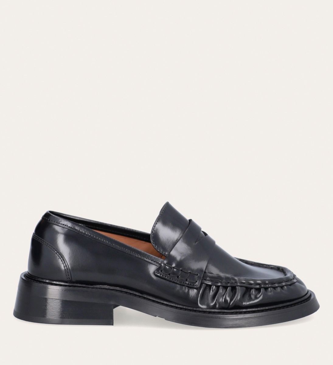 Polia Ruffle Loafer