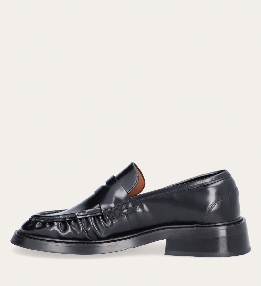 Polia Ruffle Loafer