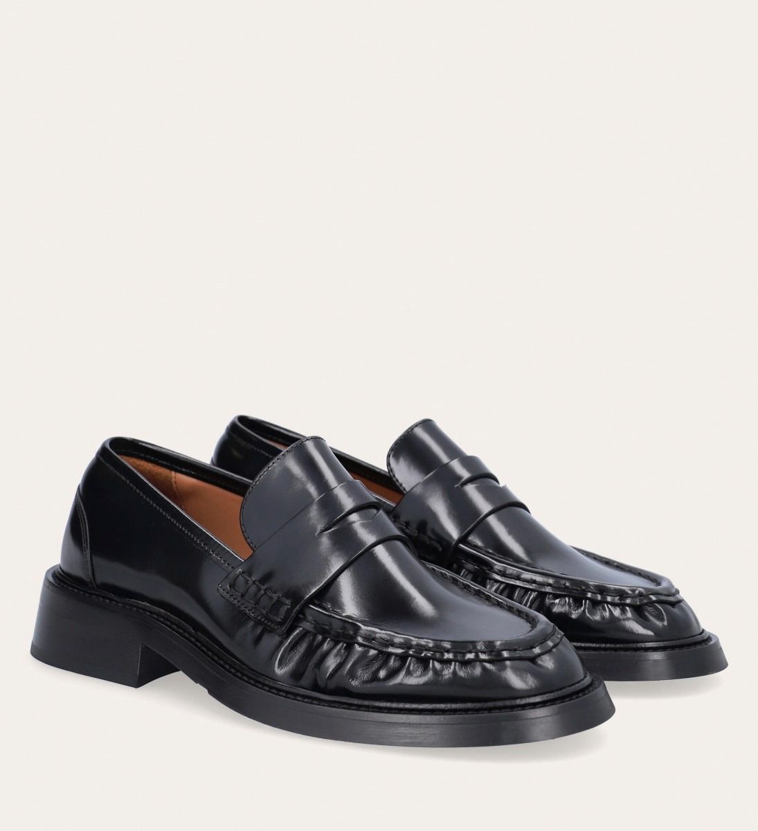 Polia Ruffle Loafer