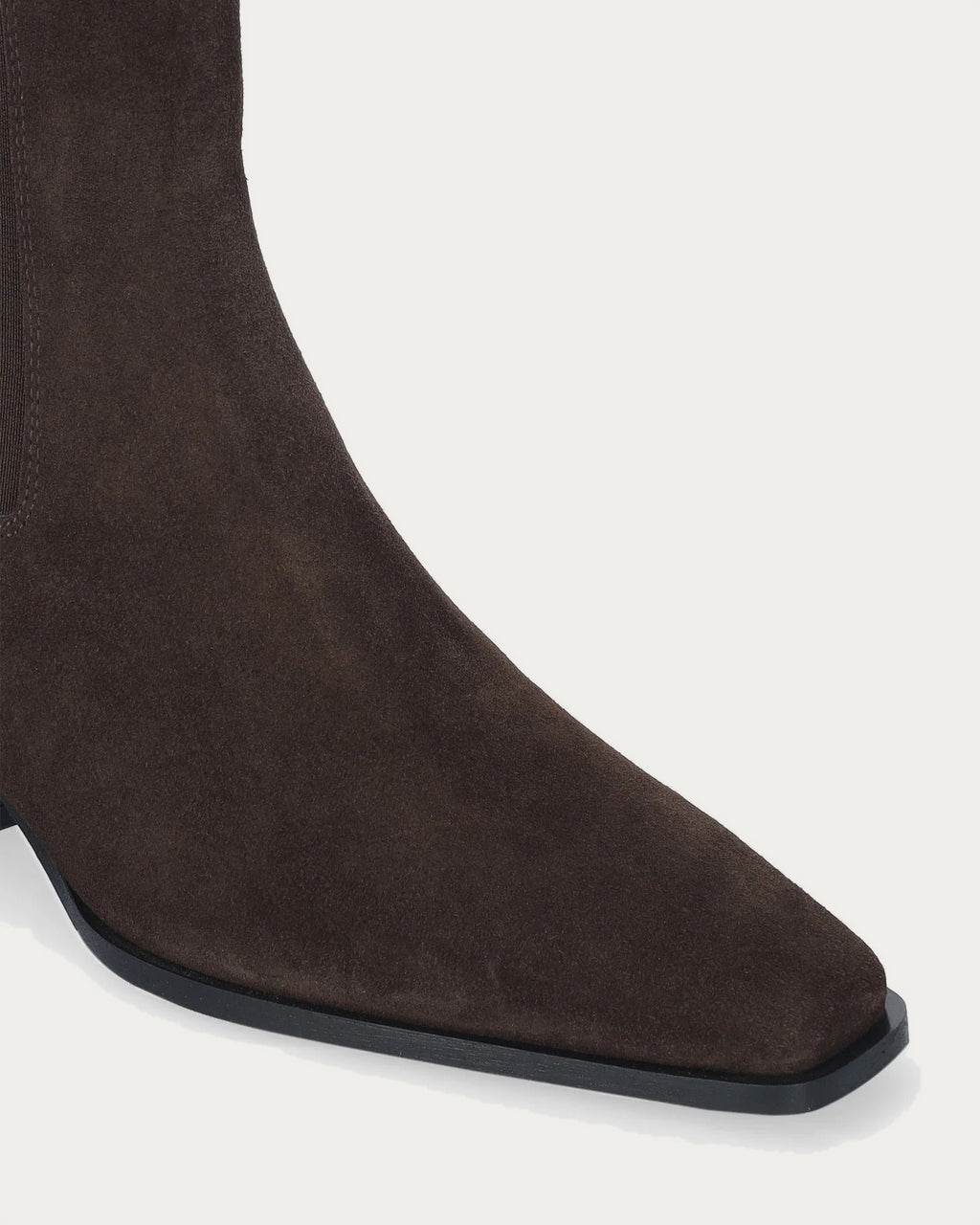 Close-up of the BiBi Lou Spinel square toe in brown suede