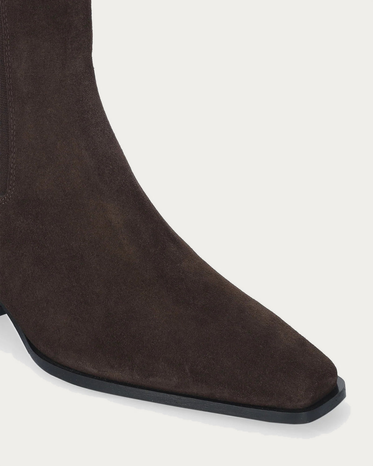 Close-up of the BiBi Lou Spinel square toe in brown suede