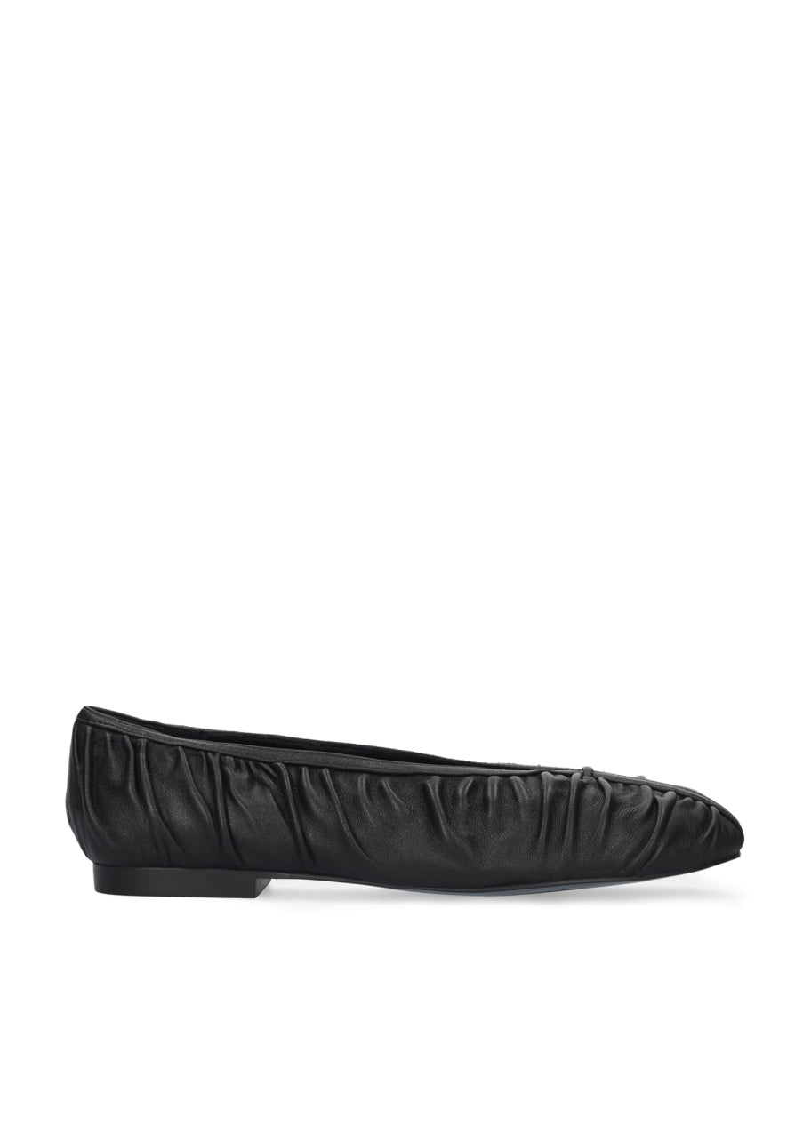 Ruffled Leather Ballerina In Black