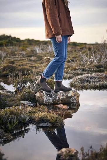 Blundstone 2340 Brown Chelsea boots worn outdoors