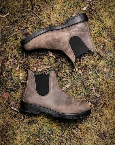 Blundstone 2446 Clay Chelsea boots on moss
