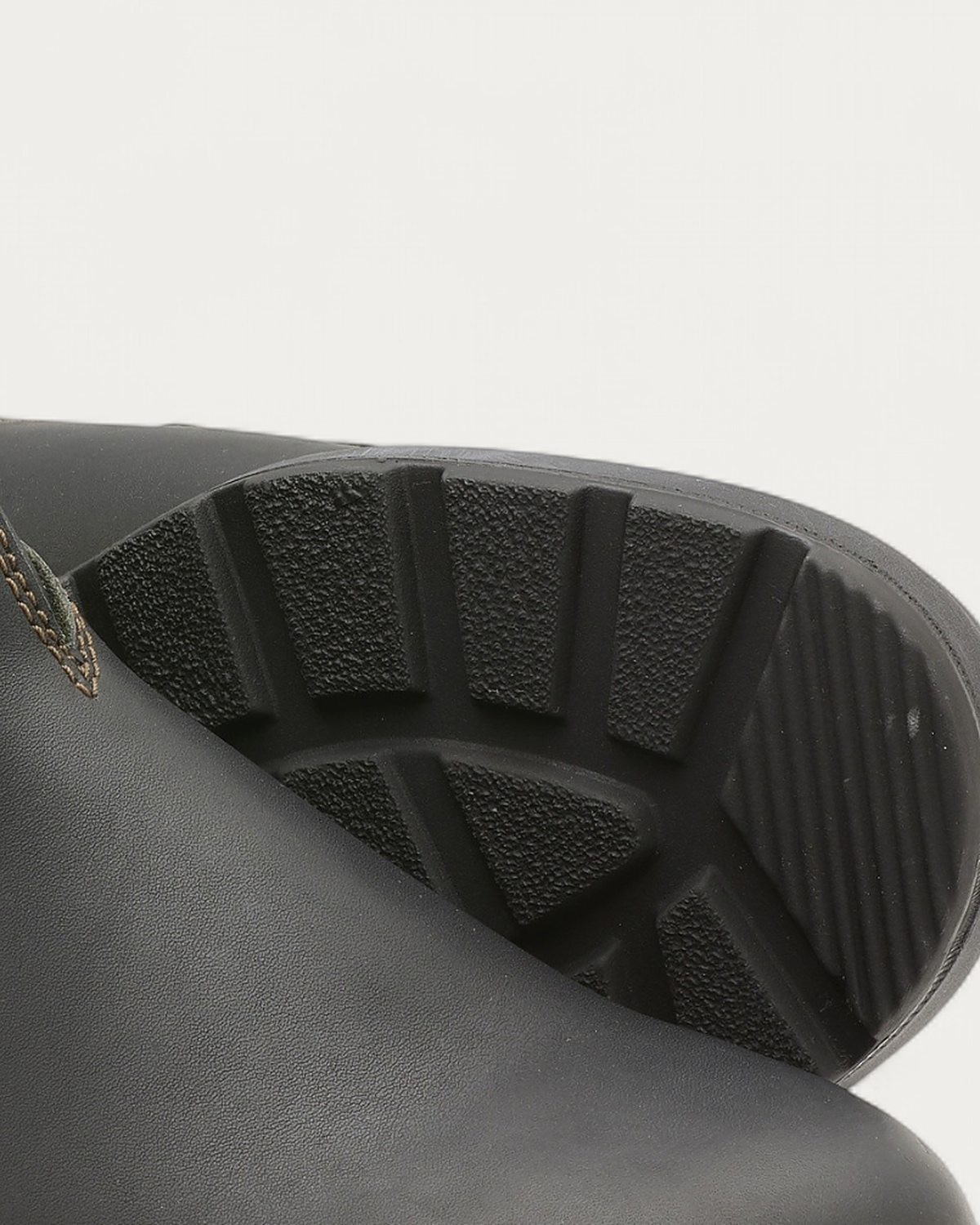 Blundstone 500 Chelsea Boot outsole tread detail