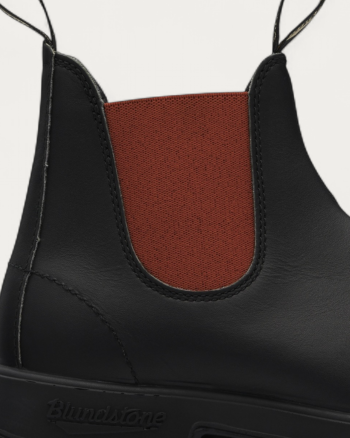 Blundstone 508 Black with Red Chelsea Boot heel with embossed Blundstone logo