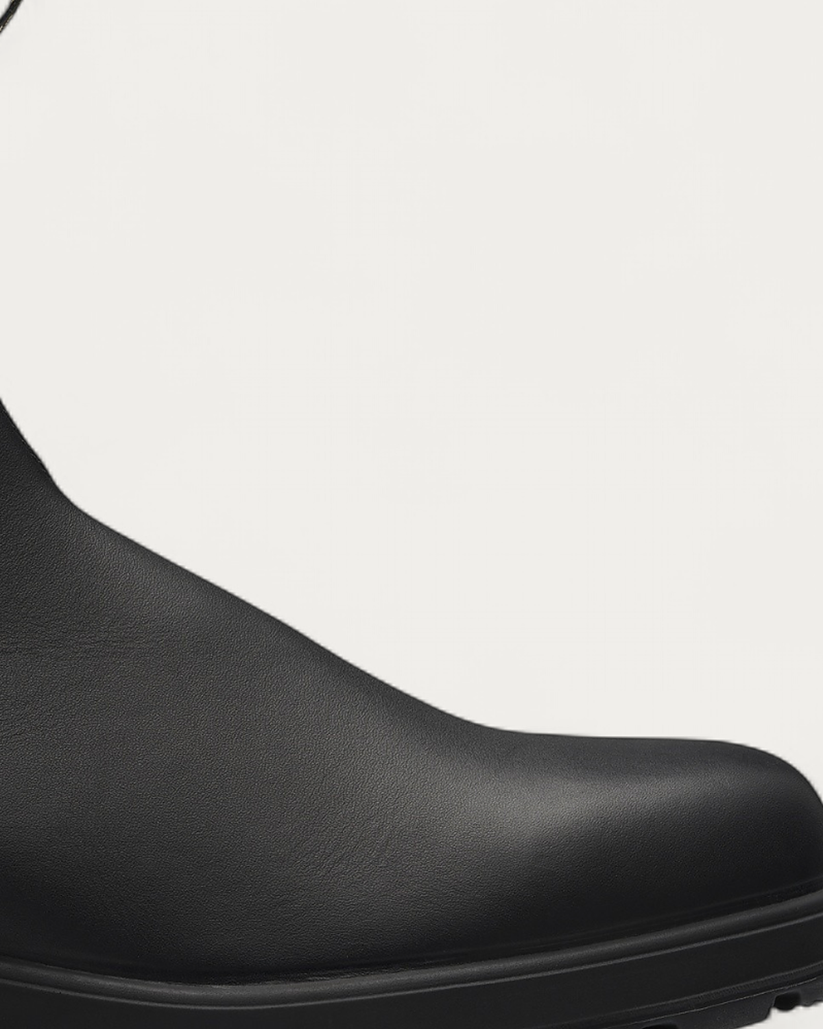 Blundstone 508 Black with Red Chelsea Boot smooth black leather toe detail