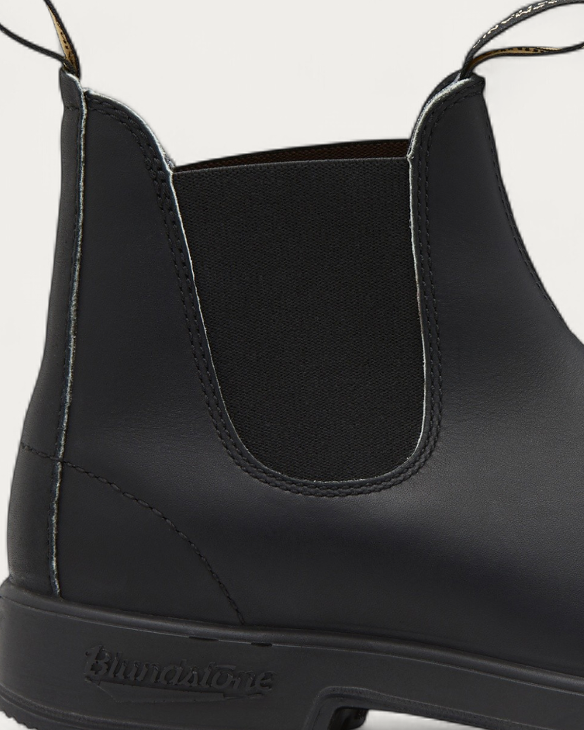 Blundstone 510 Black Leather Chelsea Boot heel with embossed Blundstone logo