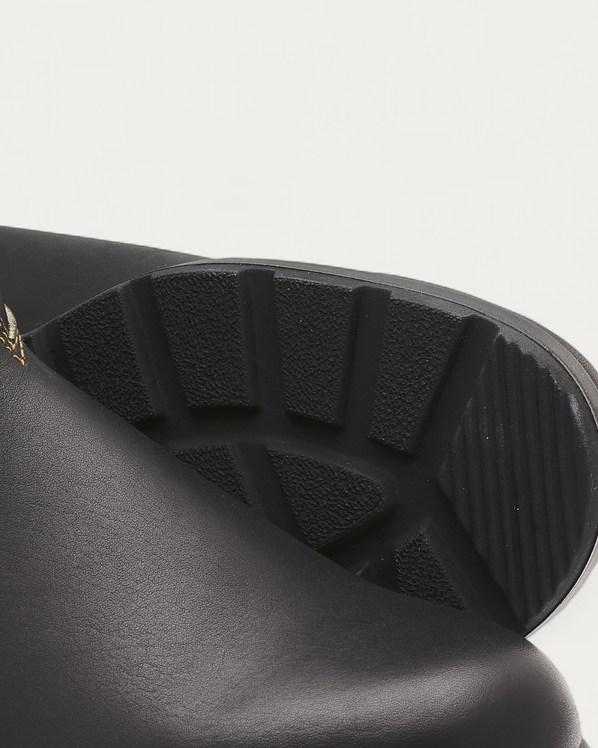 Blundstone 519 Chelsea Boot hard-wearing TPU outsole tread detail