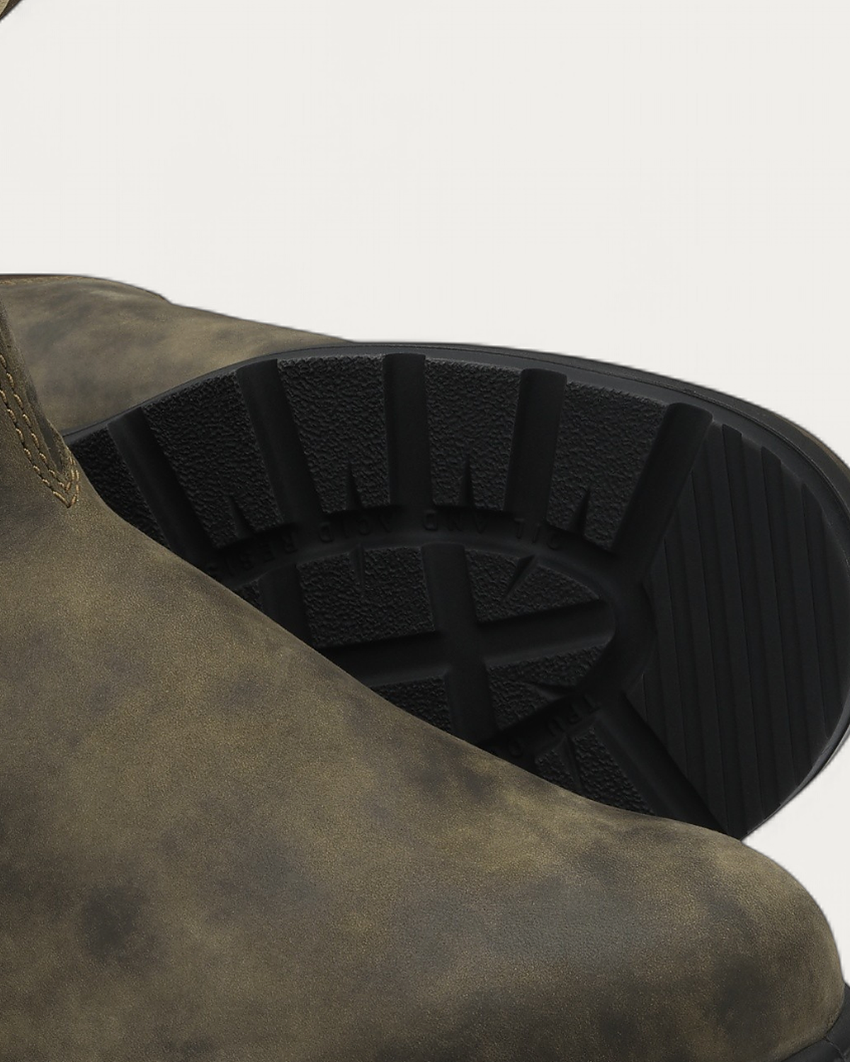 Blundstone 585 Chelsea Boot TPU outsole tread detail