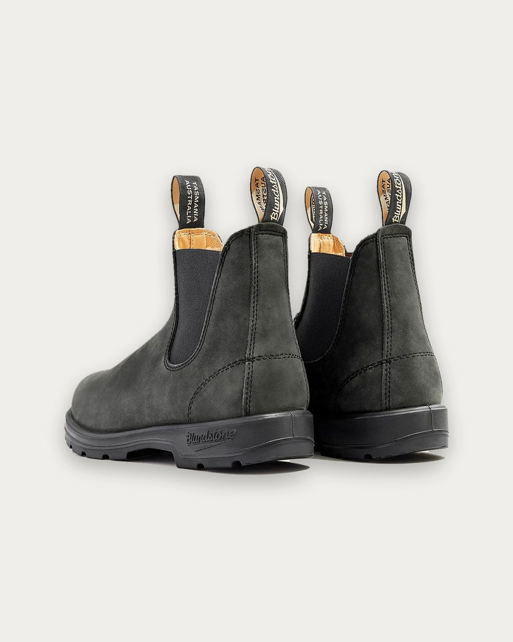 Blundstone 587 Rustic Black Chelsea Boots heel view with embossed Blundstone logo and double stitching