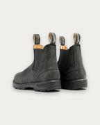 Blundstone 587 Rustic Black Chelsea Boots heel view with embossed Blundstone logo and double stitching