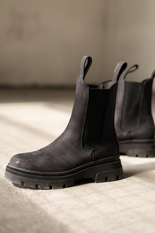 High Chelsea Boot In Black