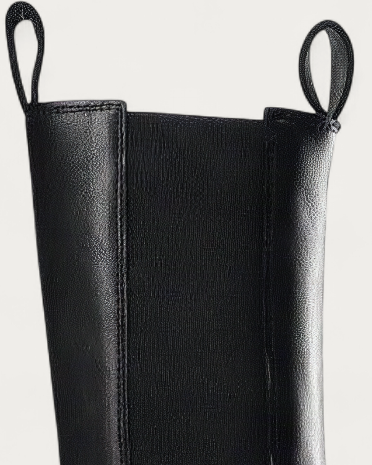 Pull tab and elastic gusset on the Copenhagen Studios CPH500 black leather boot