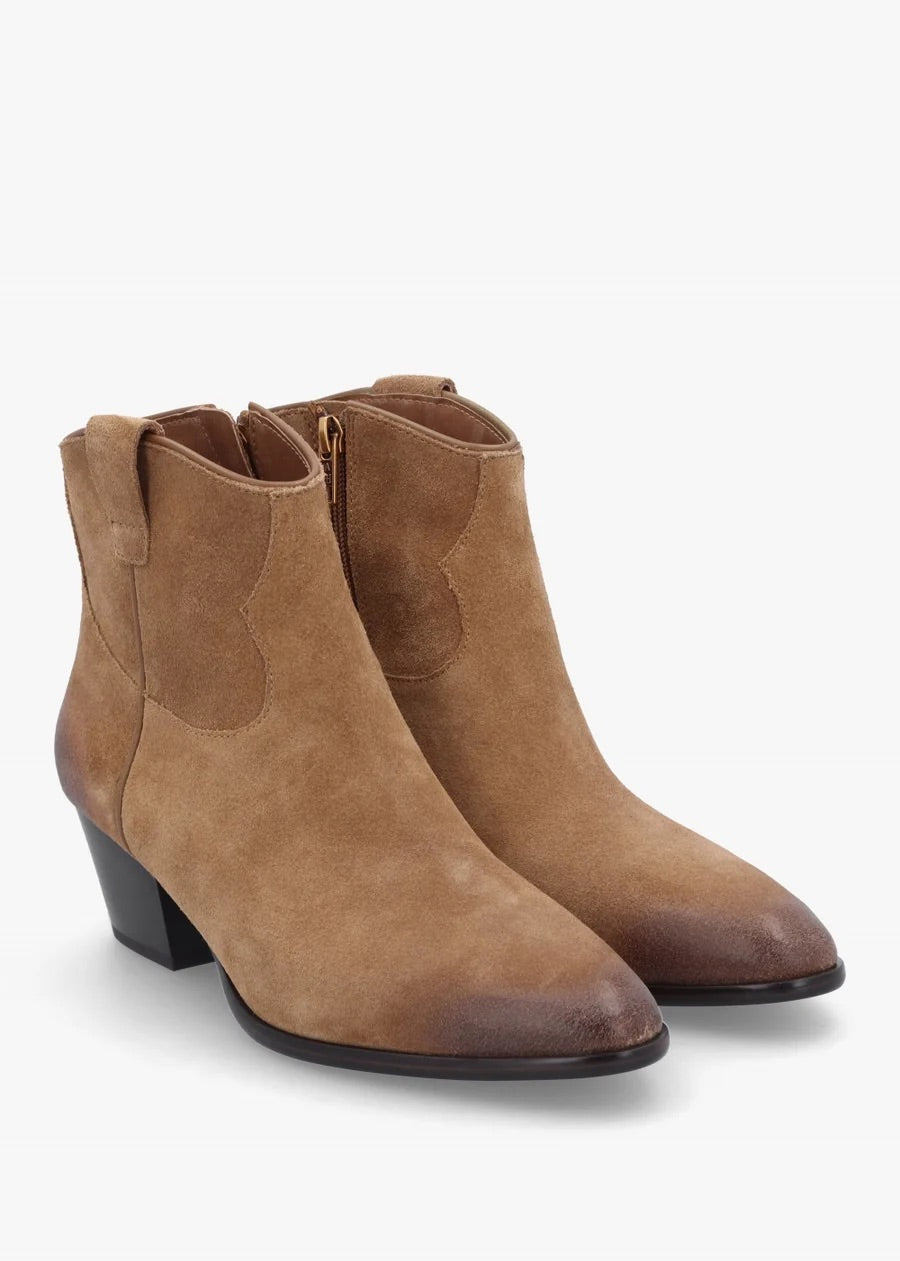 Fame Boot In Land