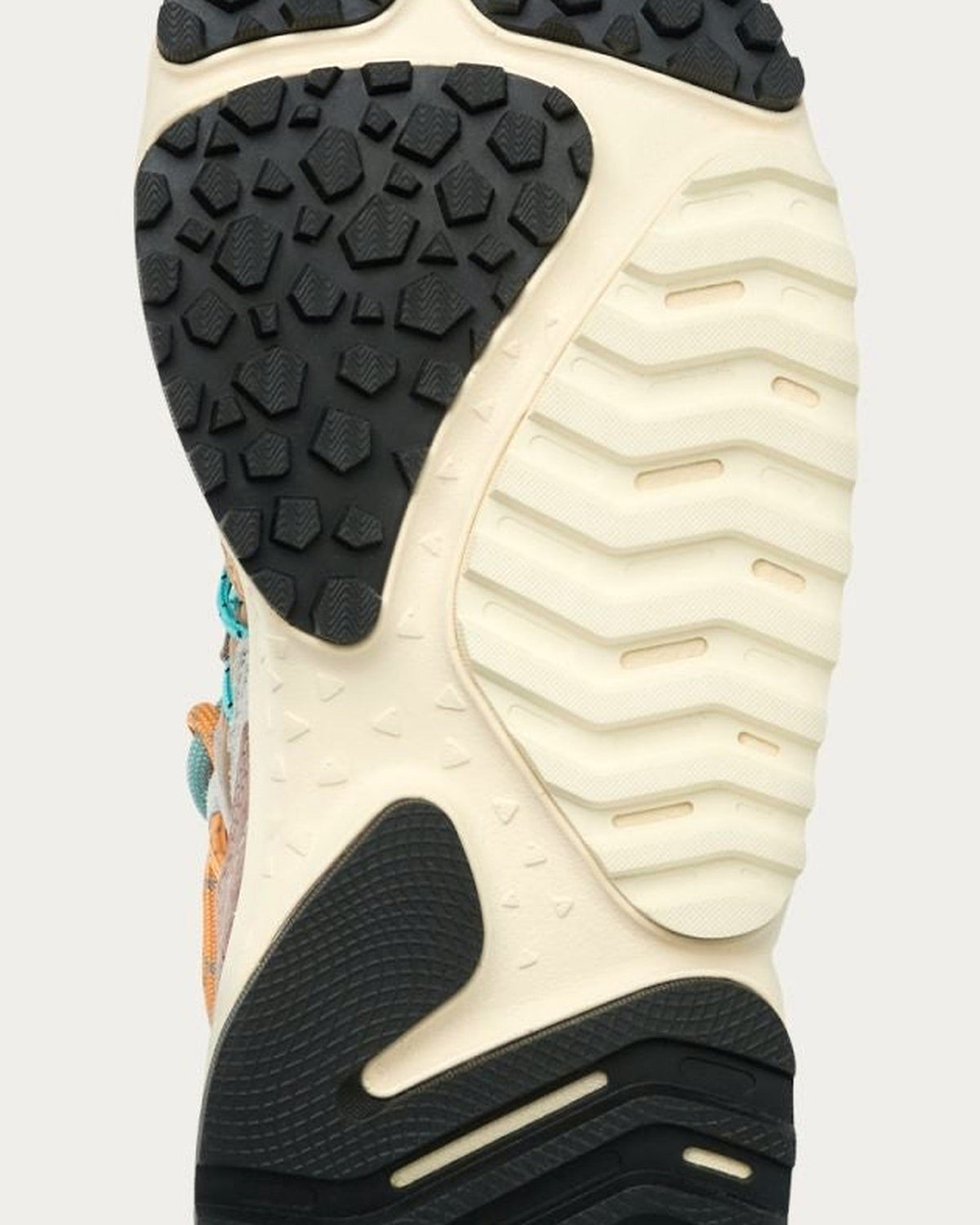 Flower Mountain Yamabushi 1M51 sneaker, close-up of the sole tread