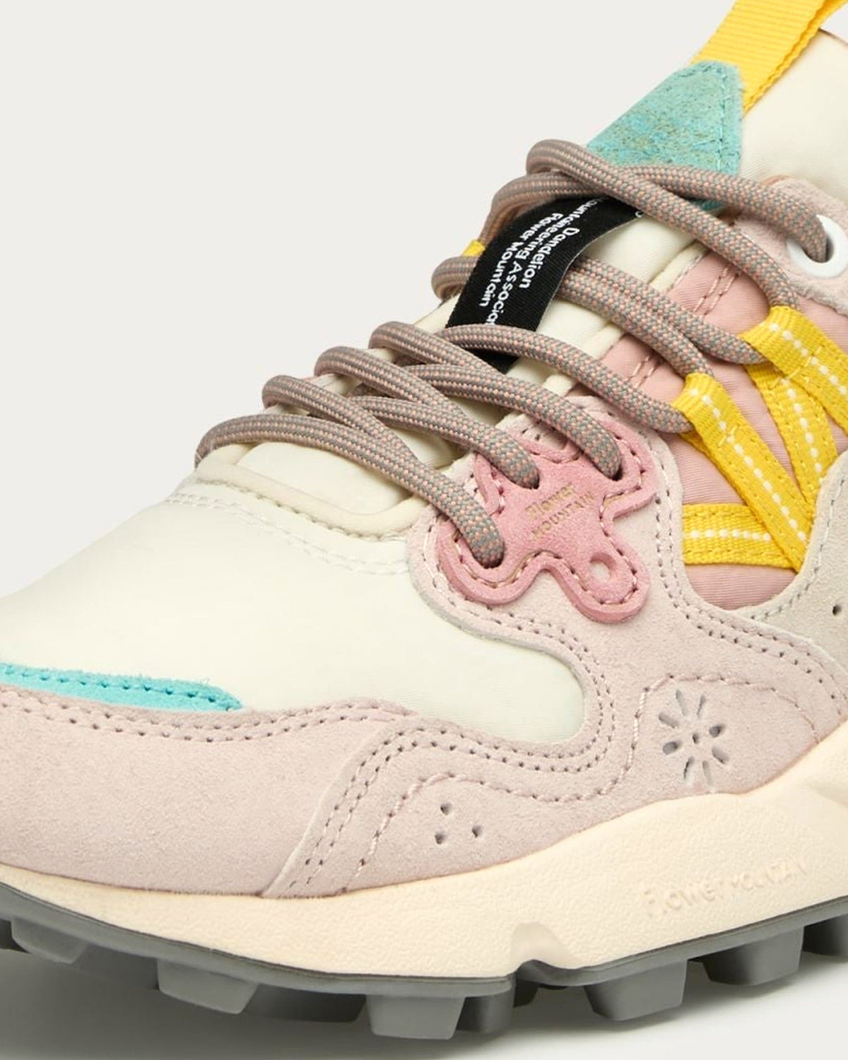 Flower Mountain Yamano Yello 1B54 sneaker, close-up of the laces and tongue