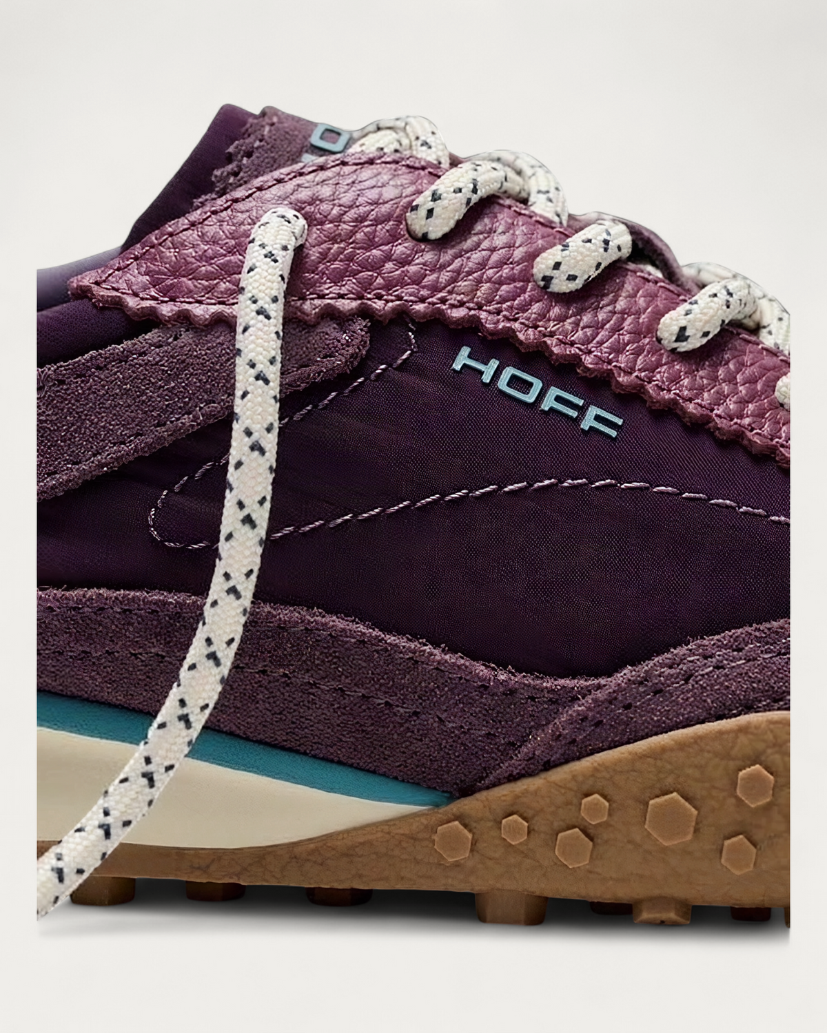 HOFF Bridge Mk Aubergine sneaker, lacing close-up