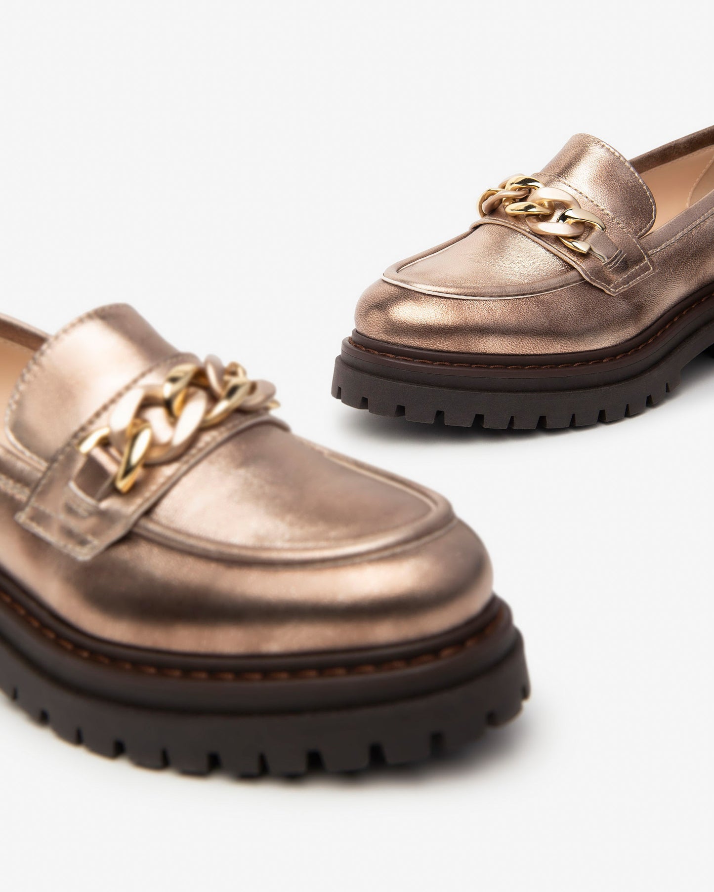 Gold Chunkt Loafer With Chain