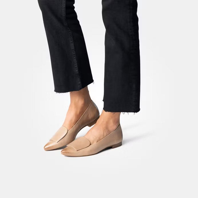Leather Pump With Detail