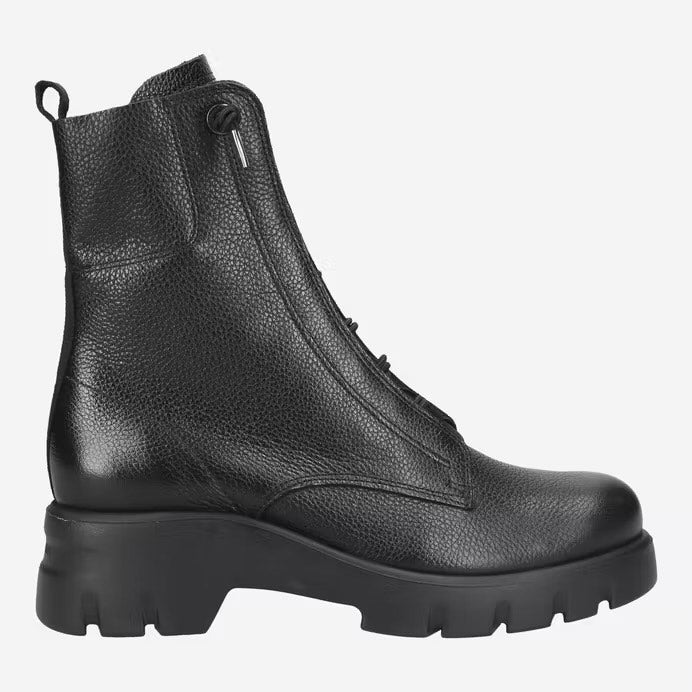 Bungee Lace Boot In Black Leather