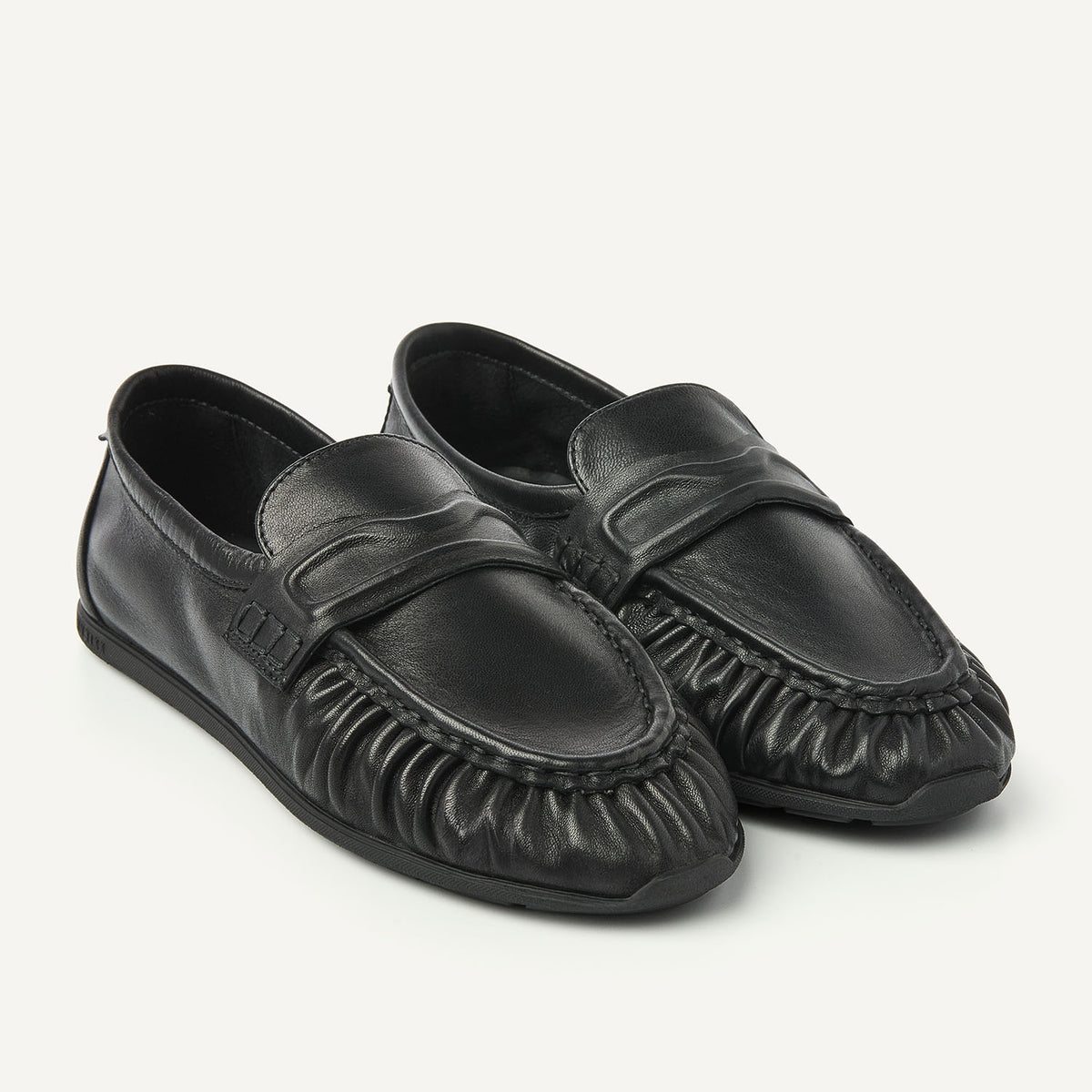 Riley Mio Loafer In Black