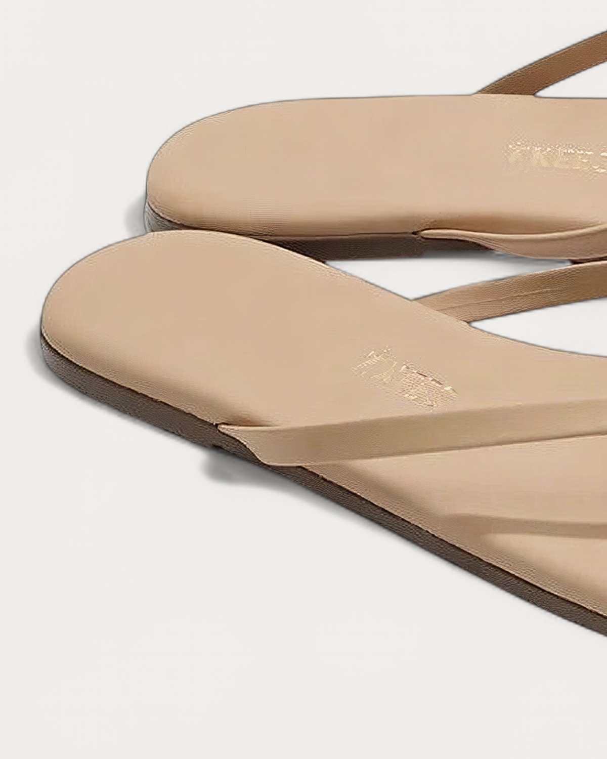 TKEES Flily Nudes Sunkissed Beige Leather Flip Flop, heel detail