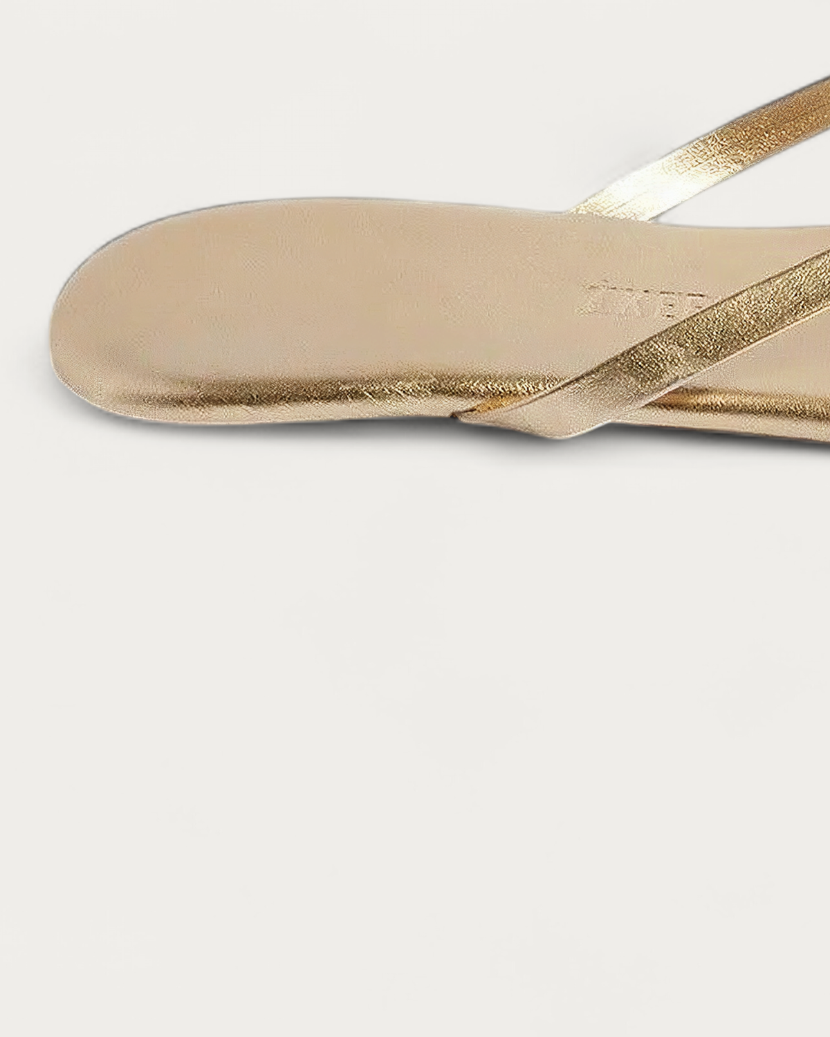 TKEES Metallics Blink Gold Leather Flip Flop, heel detail