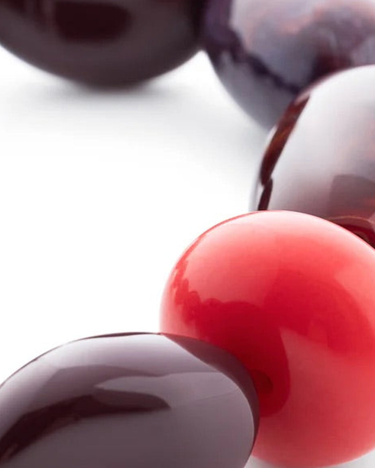 Close-up of the Unique Flex Bracelet Aubergine by Vanessa Baroni showing the beads