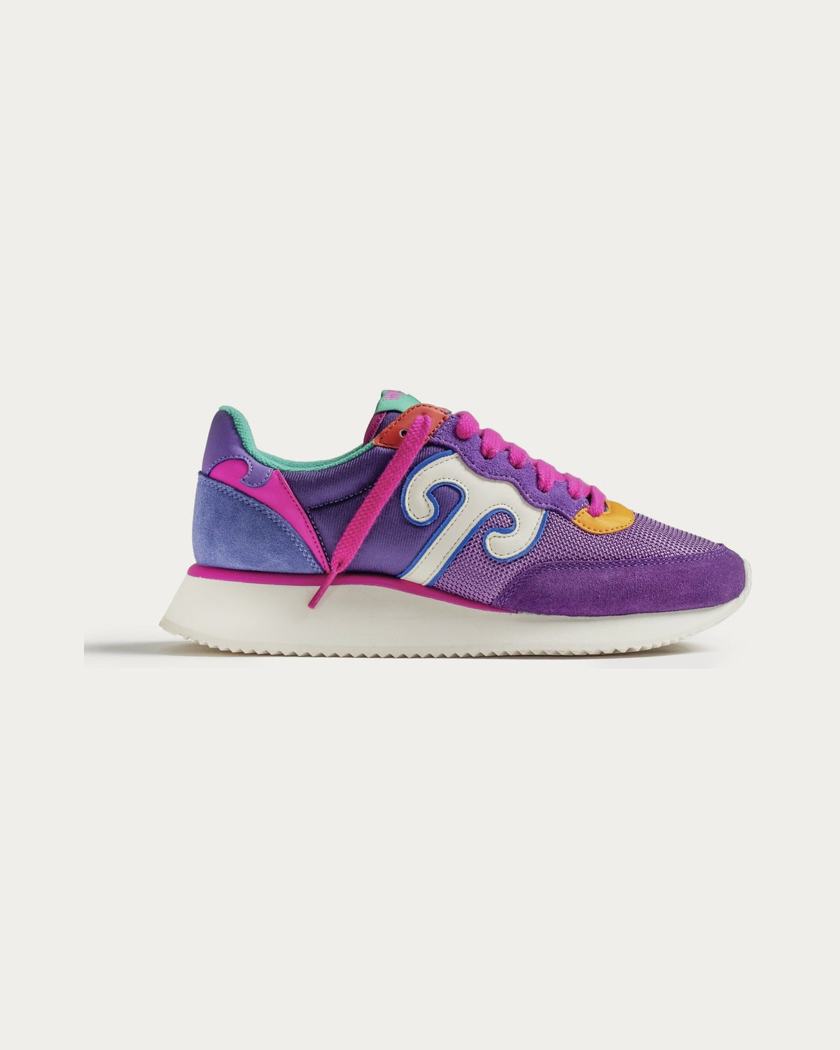 Wushu Ruyi Master 213 sneaker in violet suede and mesh with a white Ruyi logo and pink laces, side profile