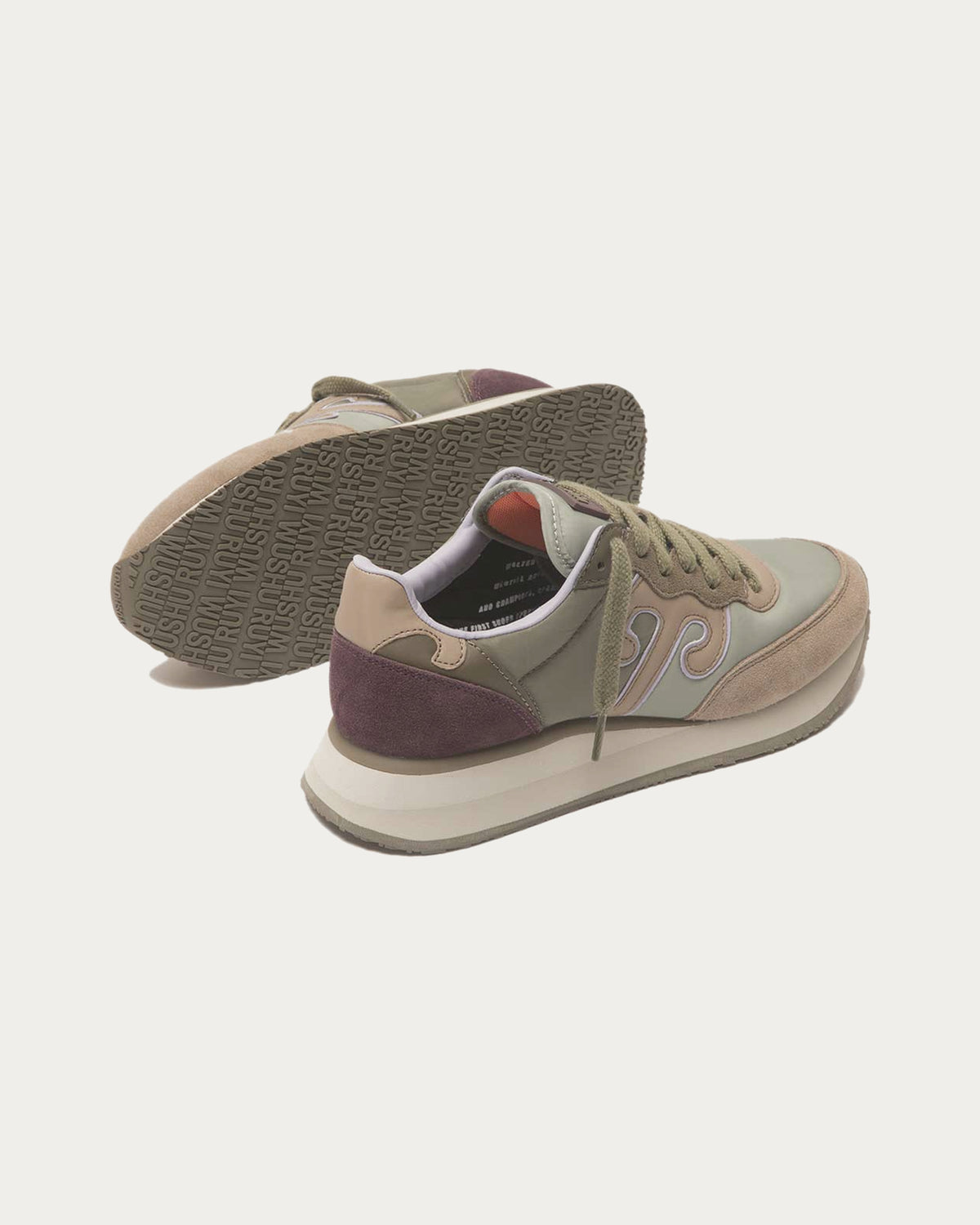 Wushu Ruyi Master 609 sneaker, pair with one sneaker showing the sole